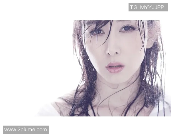 女足球明星手绘海报展现运动之美与女性力量的完美结合